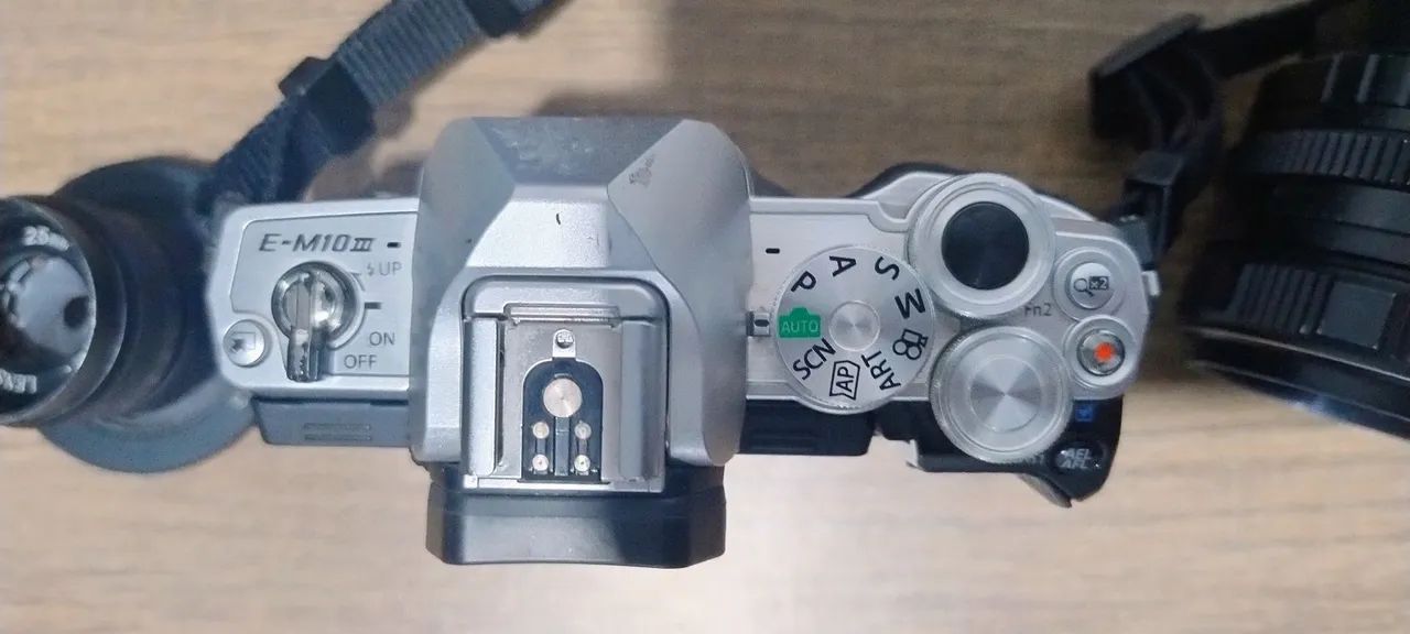 Olympus OM-D EM MK III com lentes e acessórios - Foto 6