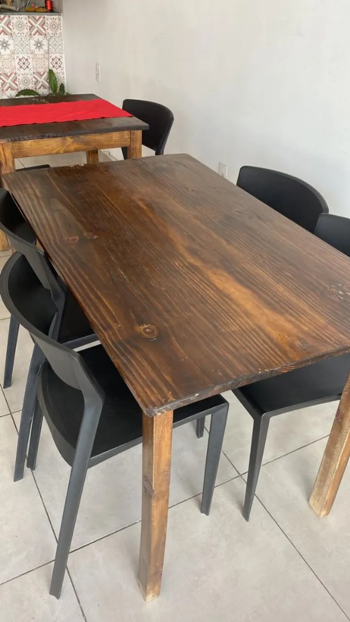 Mesa de Jantar em Madeira Rústica