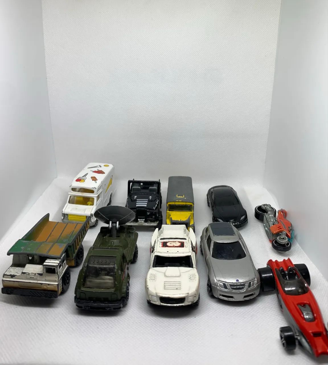 Lote de Carrinhos de Brinquedo Antigos - Matchbox, Hot Wheels e outros