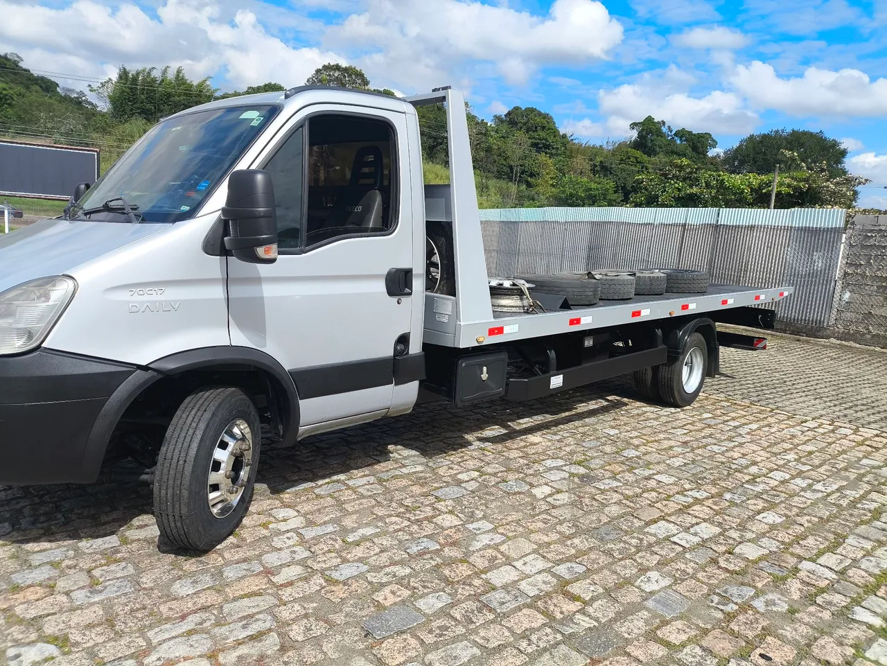 Iveco daily 70c17 guincho plataforma 