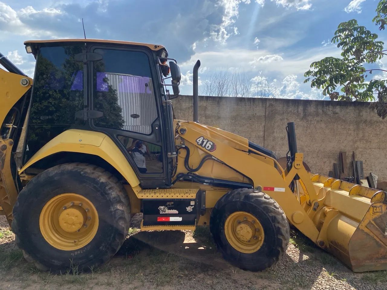 Pá Carregadeira Caterpillar 416 - Foto 2