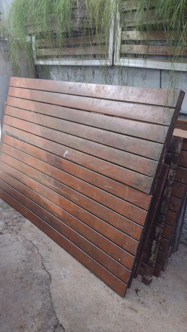 Deck de madeira 64673396307715120