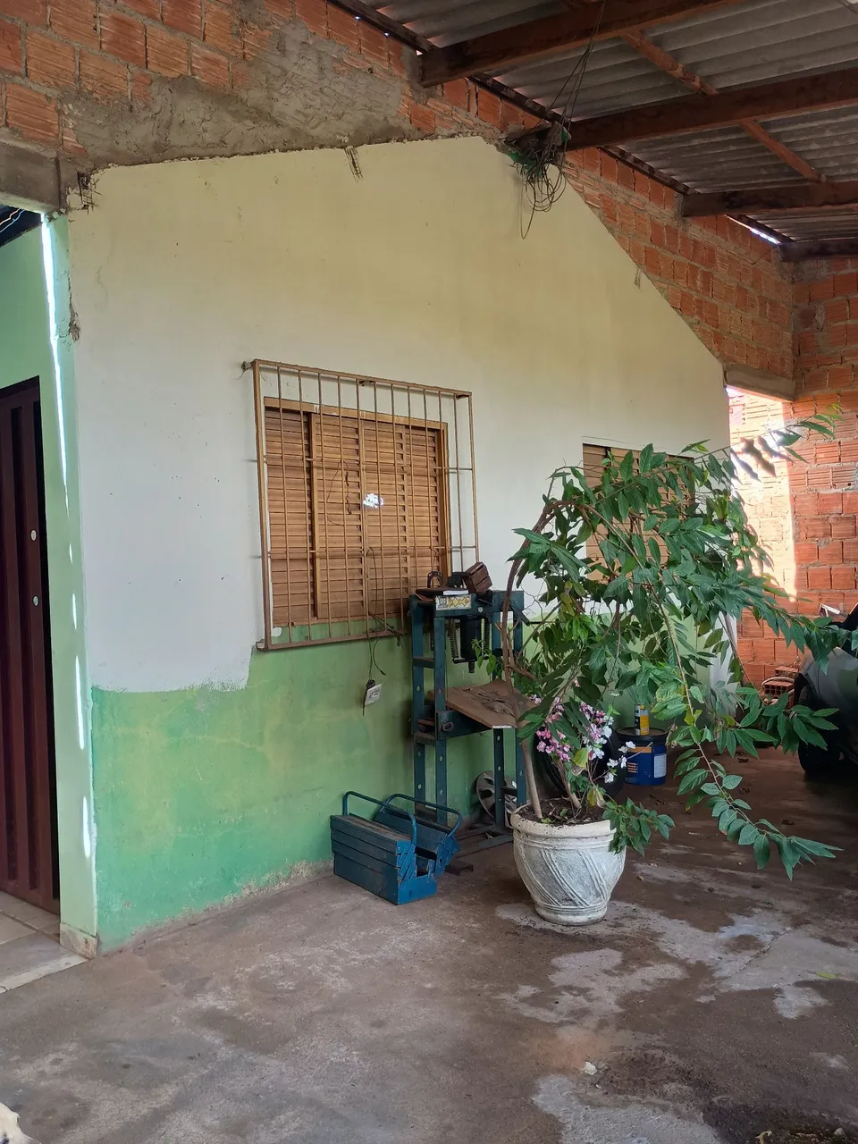 Vende-se casa no Bairro 8 de Março