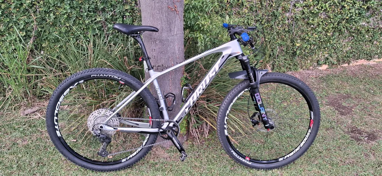 Bicicleta mtb fibra de carbono tamanho M ou 17