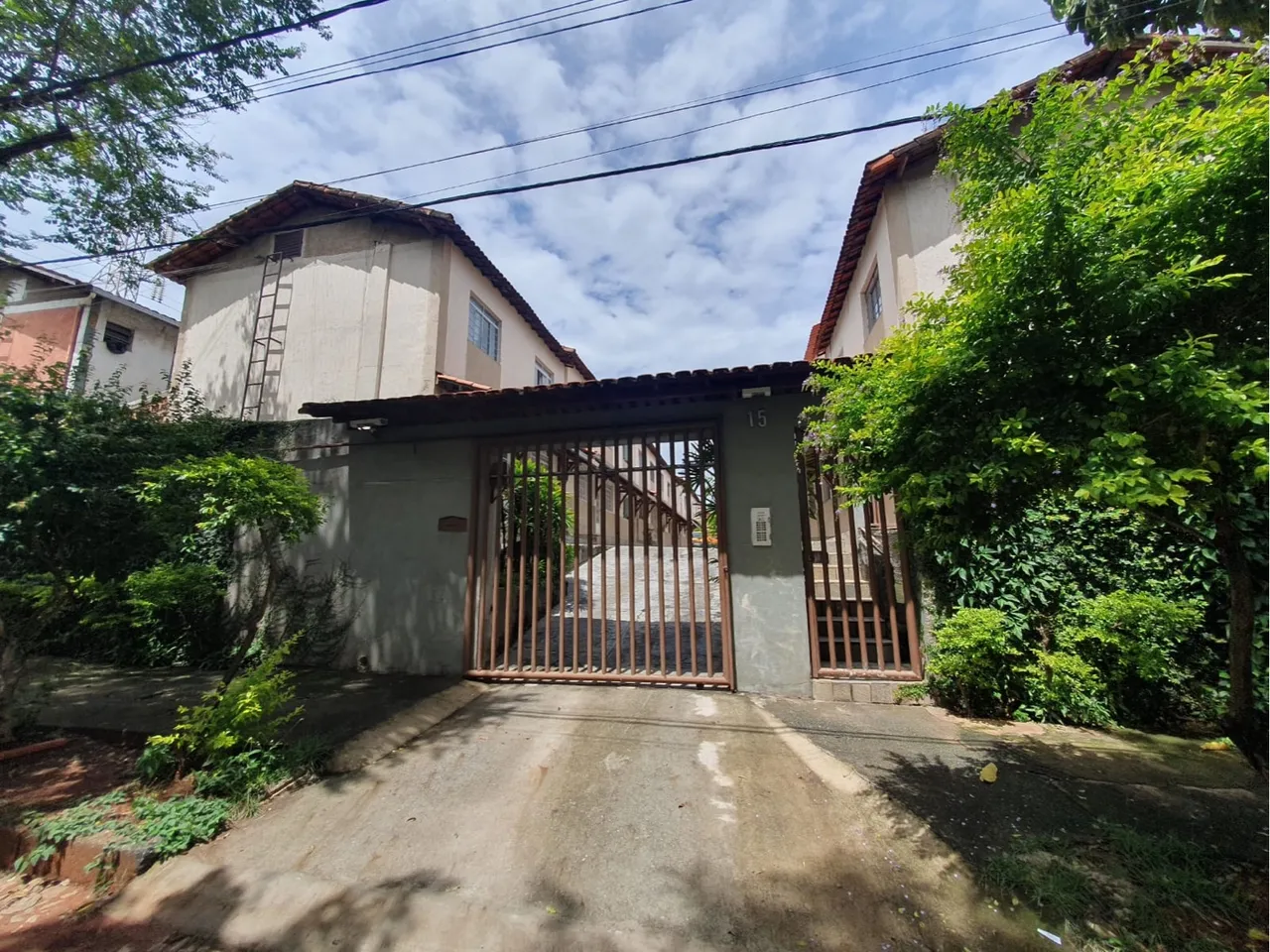 Aluguel - Casa 2 Quartos em Condomínio