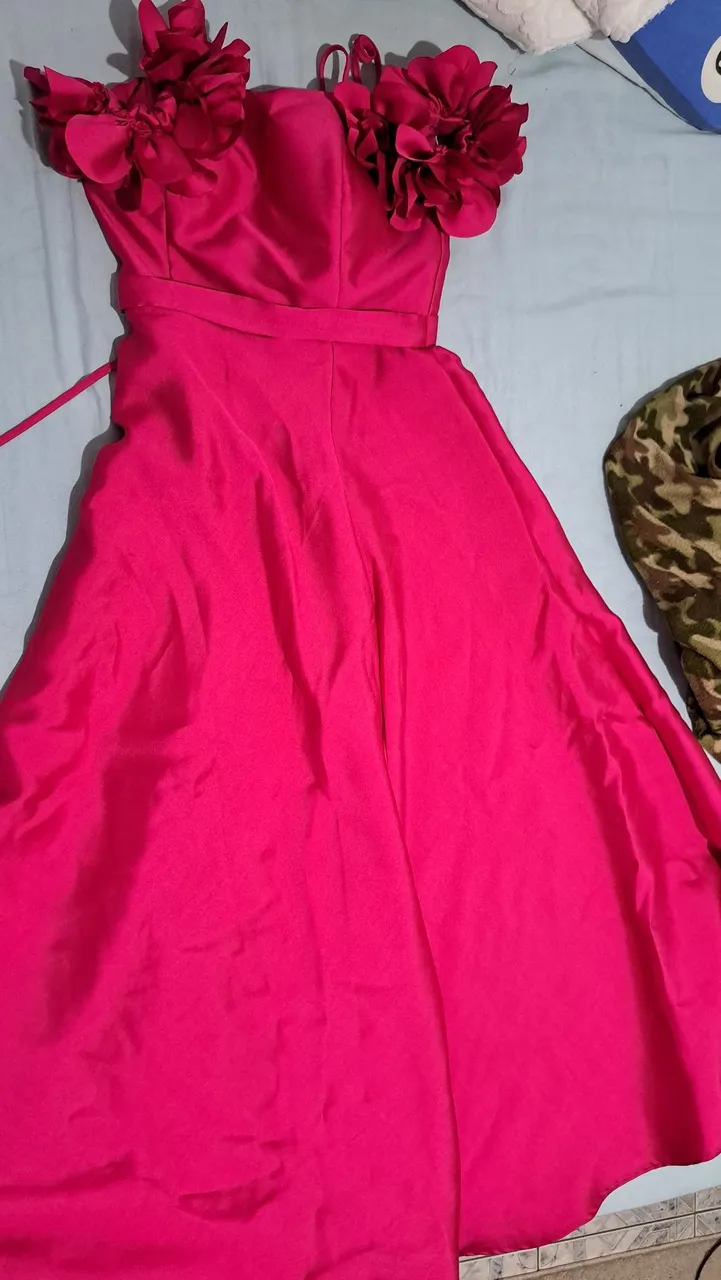 Vestido Festa Pink com Flores no Ombro