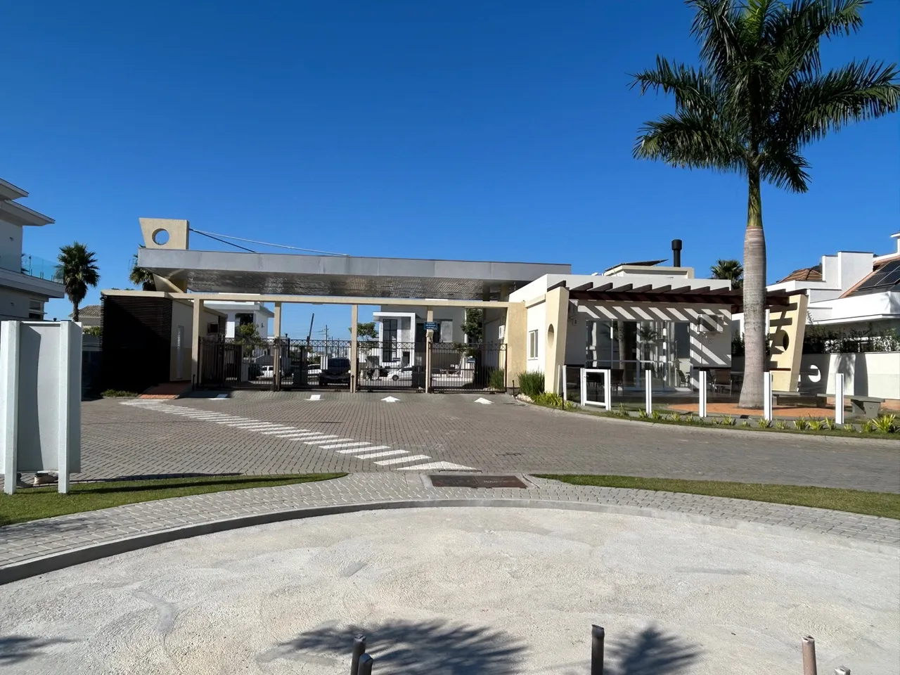 Vendo terreno de esquina no condomínio Costa do Sol- deltaville