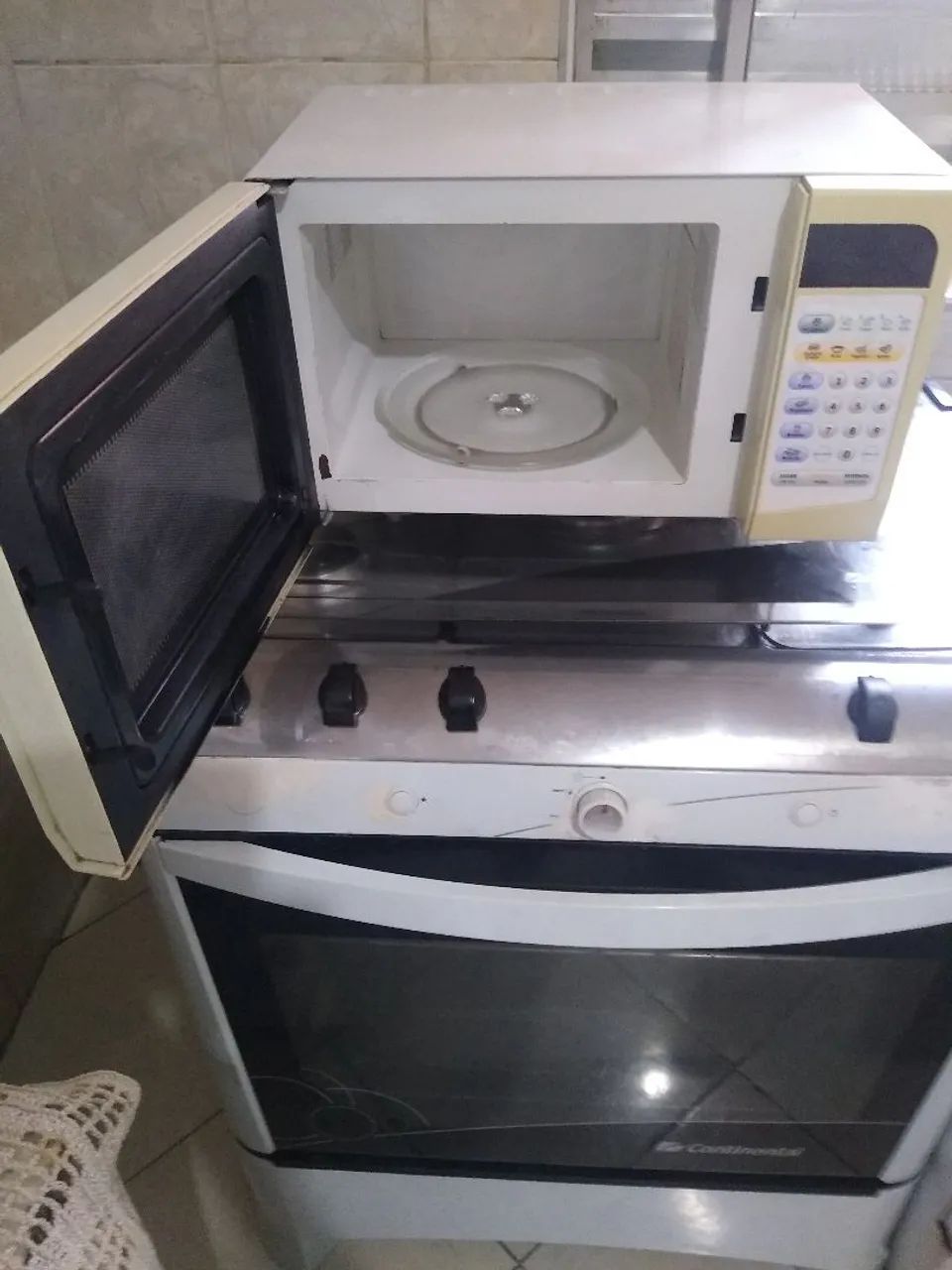 Vendo máquina de lavar Eletrolux, microondas e fogão Continental 5 bocas  - Foto 5