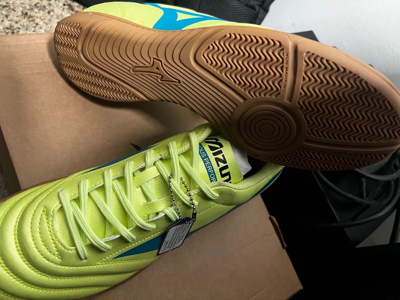 Chuteiras Mizuno - Tamanho 41 - Futsal - Foto 2