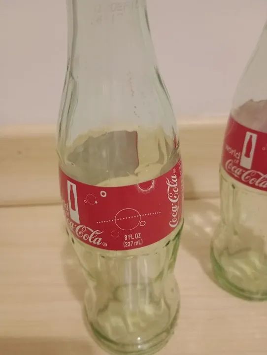 Kit com 2 garrafas World of Coca-Cola - Foto 5