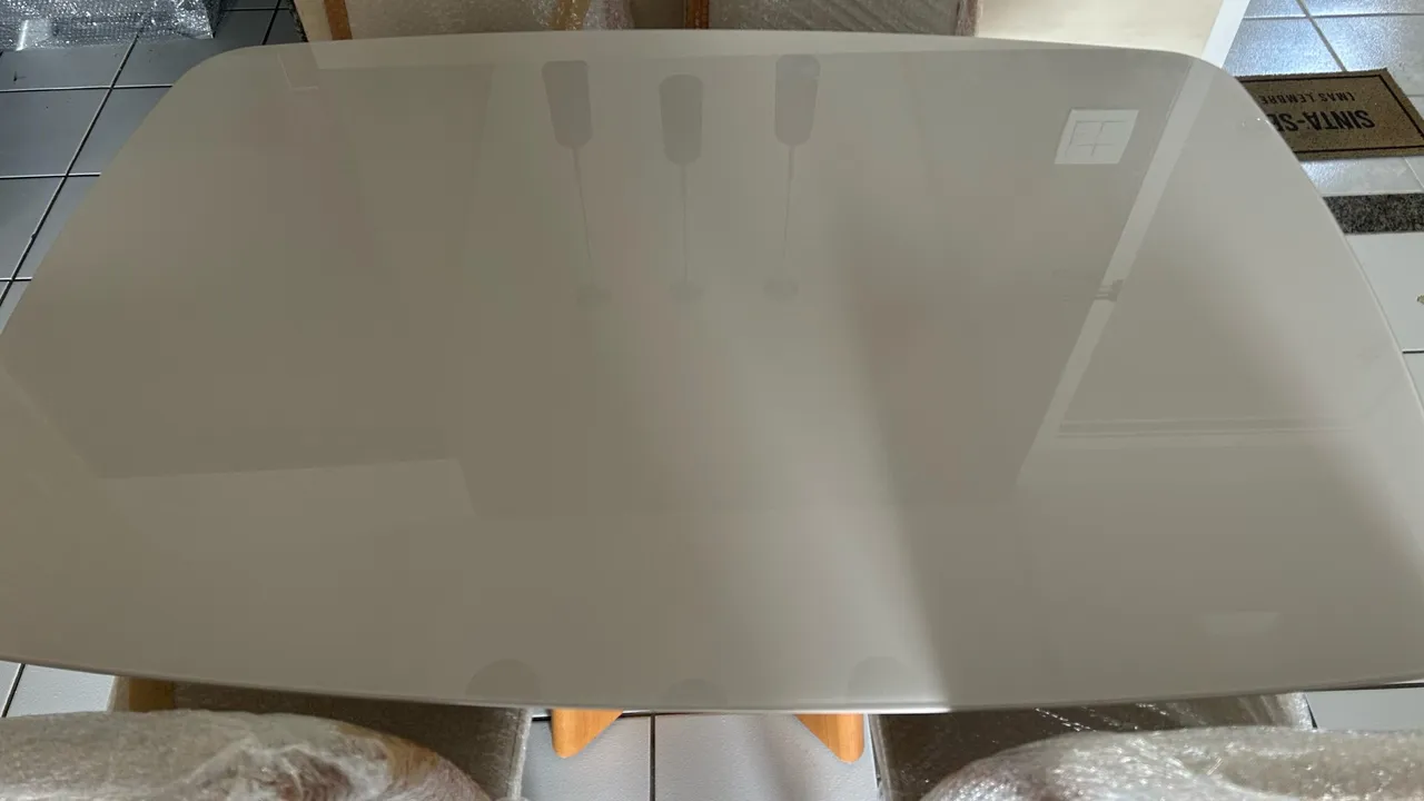 Conjunto de Mesa com 4 Cadeiras