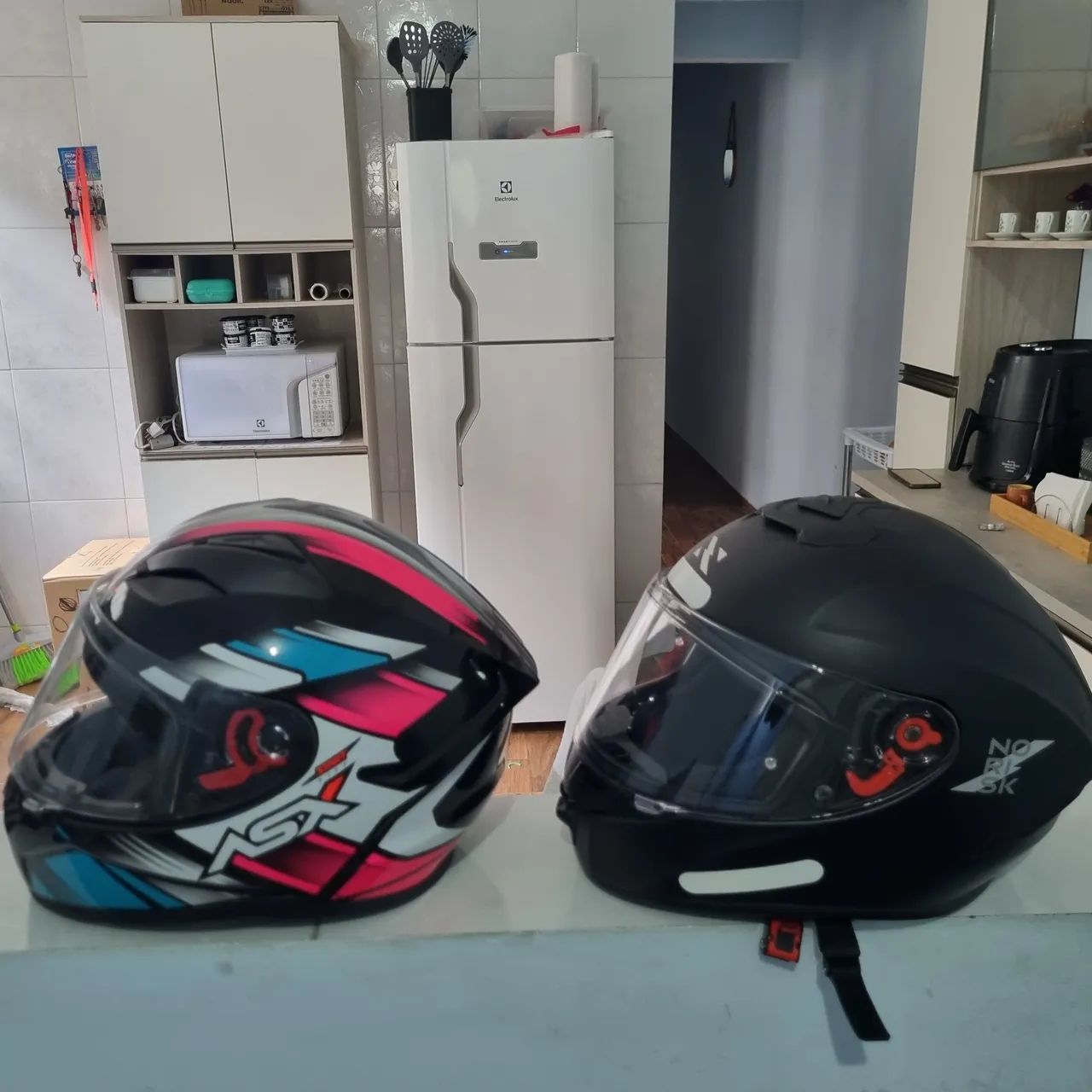 VENDO OS 2 CAPACETES NORISK E ASX