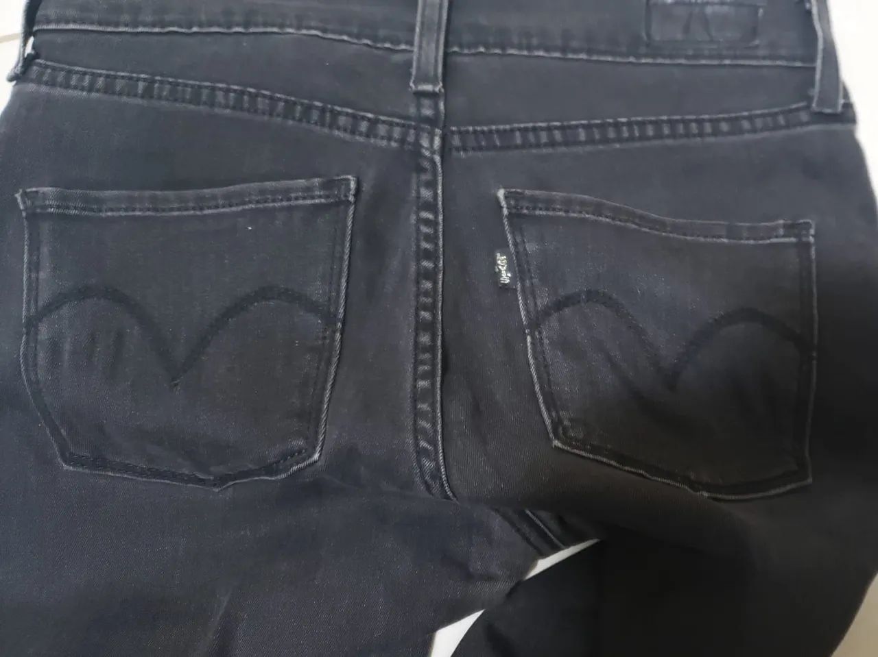 Calça jeans preta feminina Levis  - Foto 4