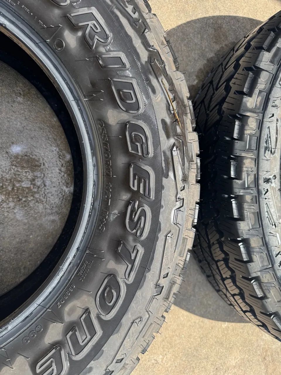 4 pneus Bridgestone 255/70/17 novo - Foto 5