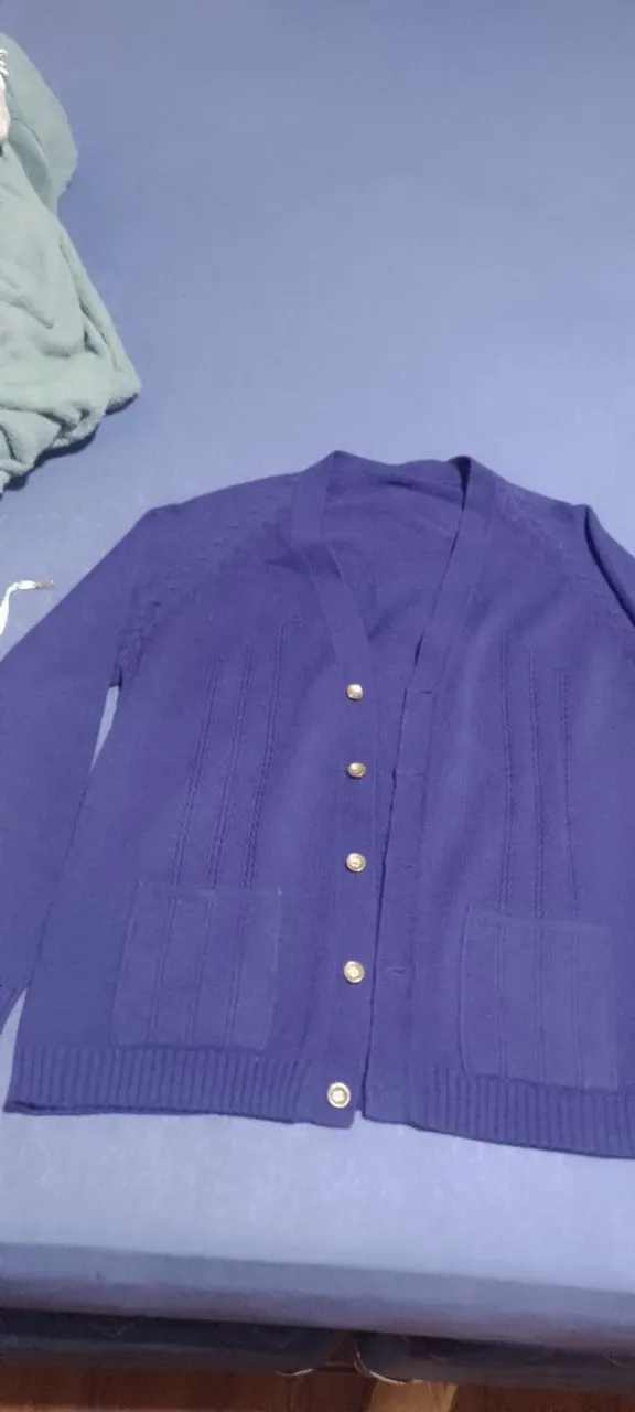 Cardigan azul com botões