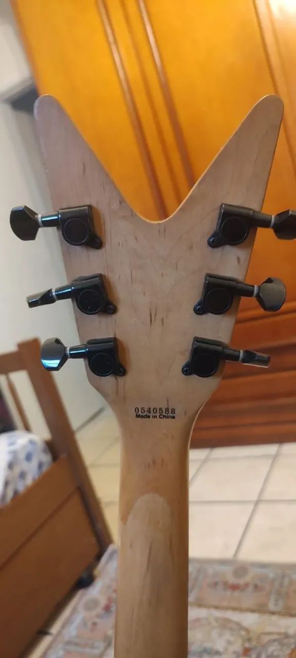 Guitarra Dean Baby Z - Caps EMG 81/85 - Foto 4