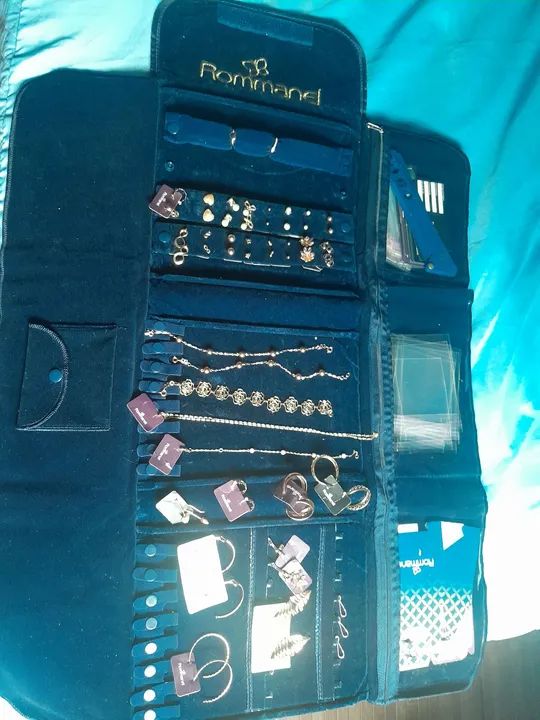 Porta Joias Rommanel várias  pulseiras brincos anéis 