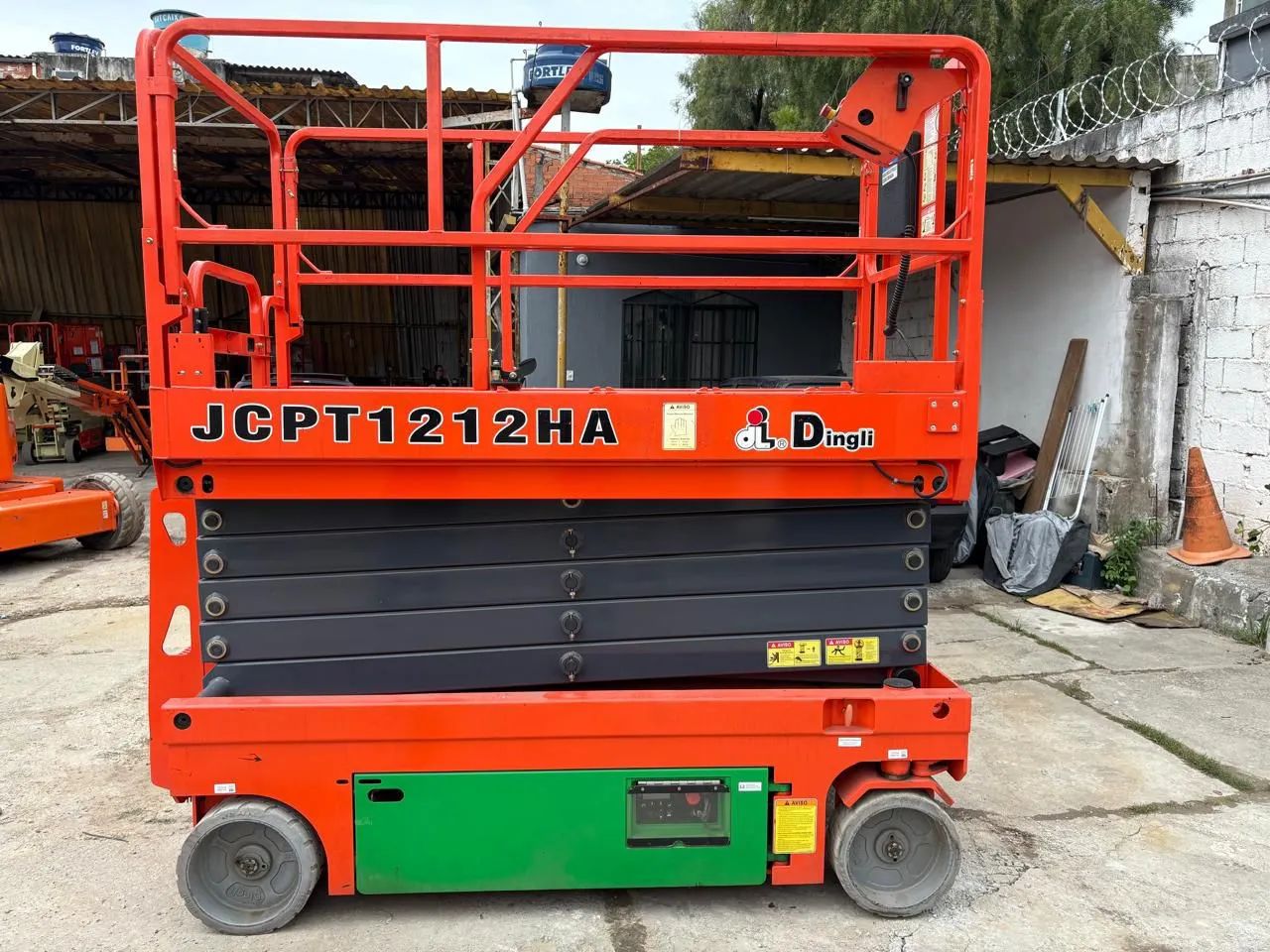 PLATAFORMA ELEV. TIPO TESOURA 12 MT. JCPT1212HA   - Foto 3