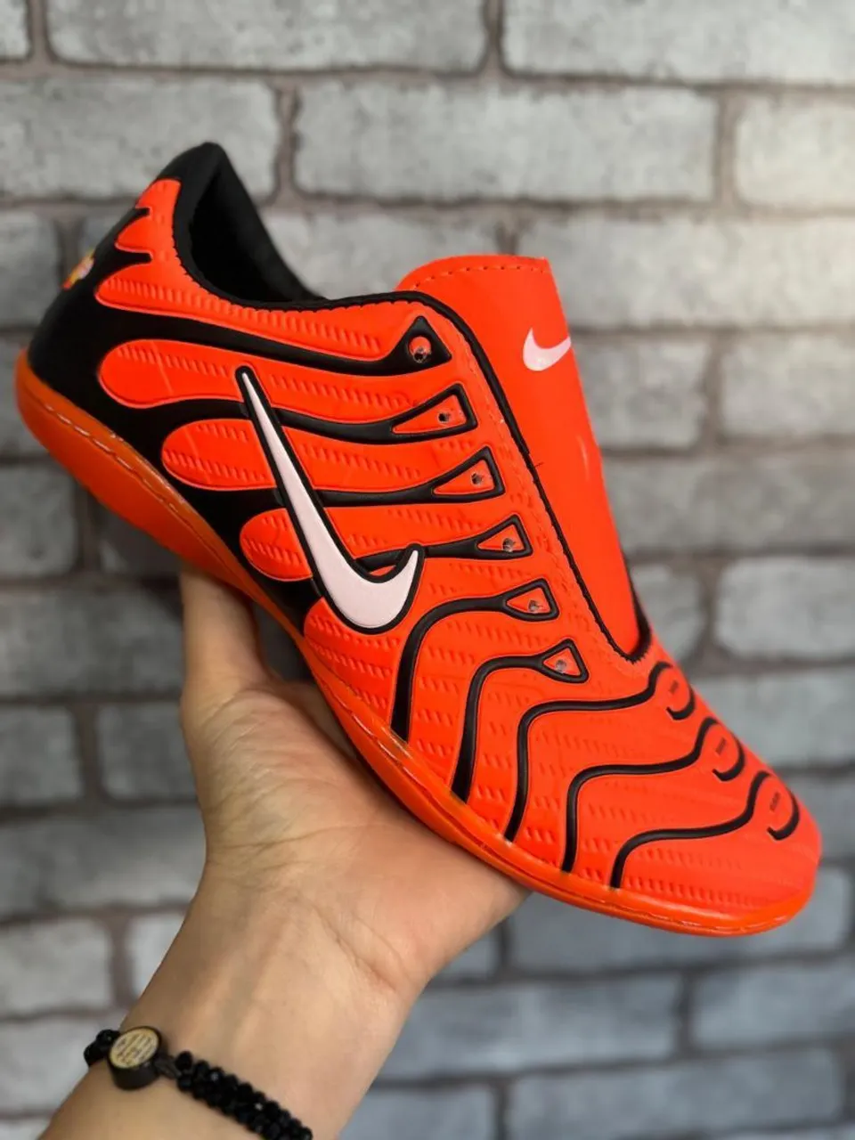 Chuteira futsal Nike Laranja com Detalhes Preto