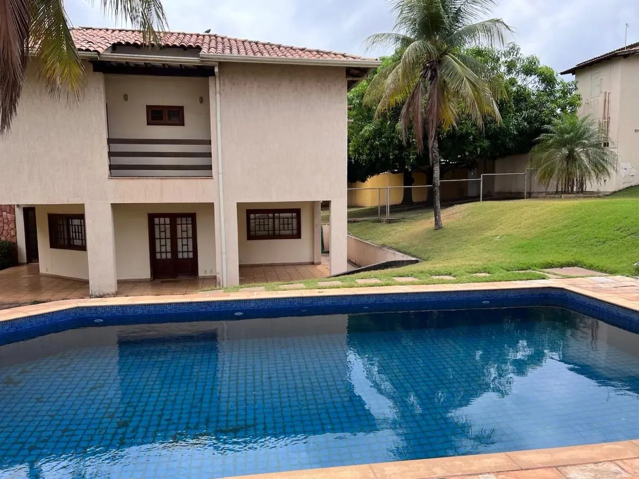Casa sobrado com 4 suítes