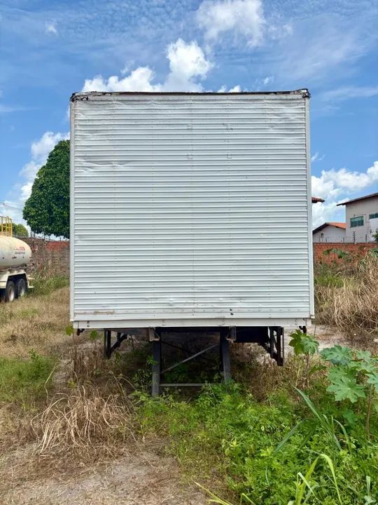 Vendo Baú Toco - 7,10m - Piso em Chapa de Ferro - Foto 2