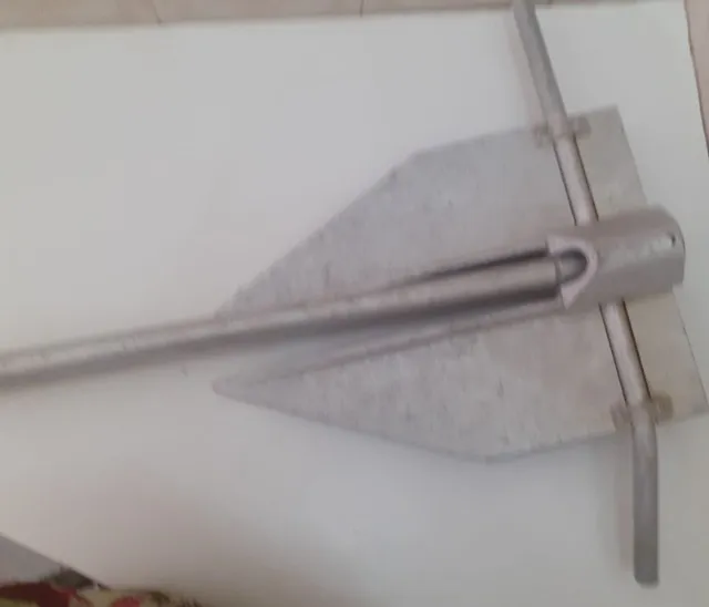 Vendo uma âncora para embarcação em ótimo estado.
