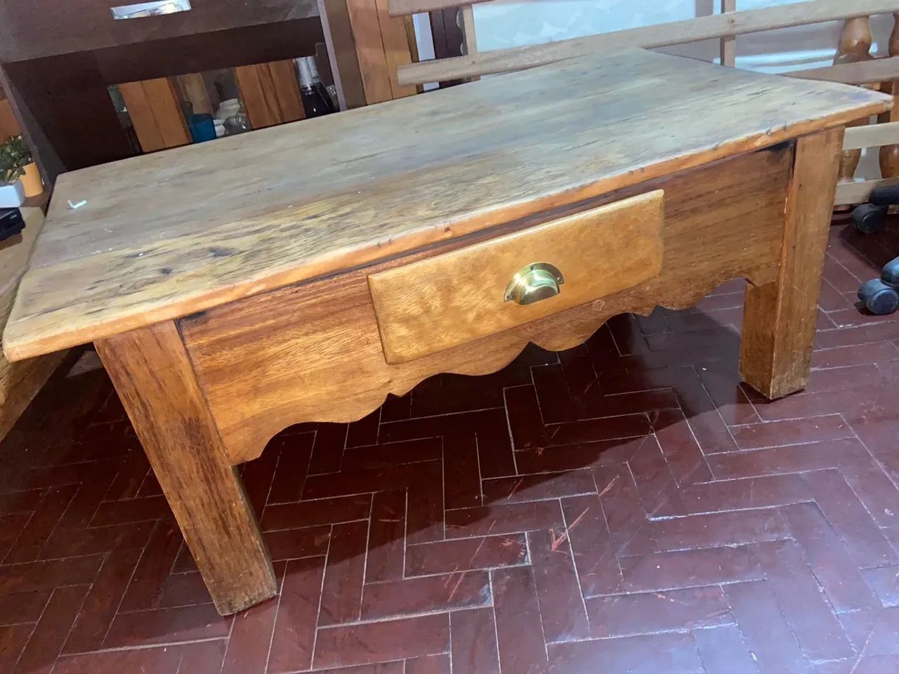 Mesa de de centro de madeira com gaveta - Foto 2