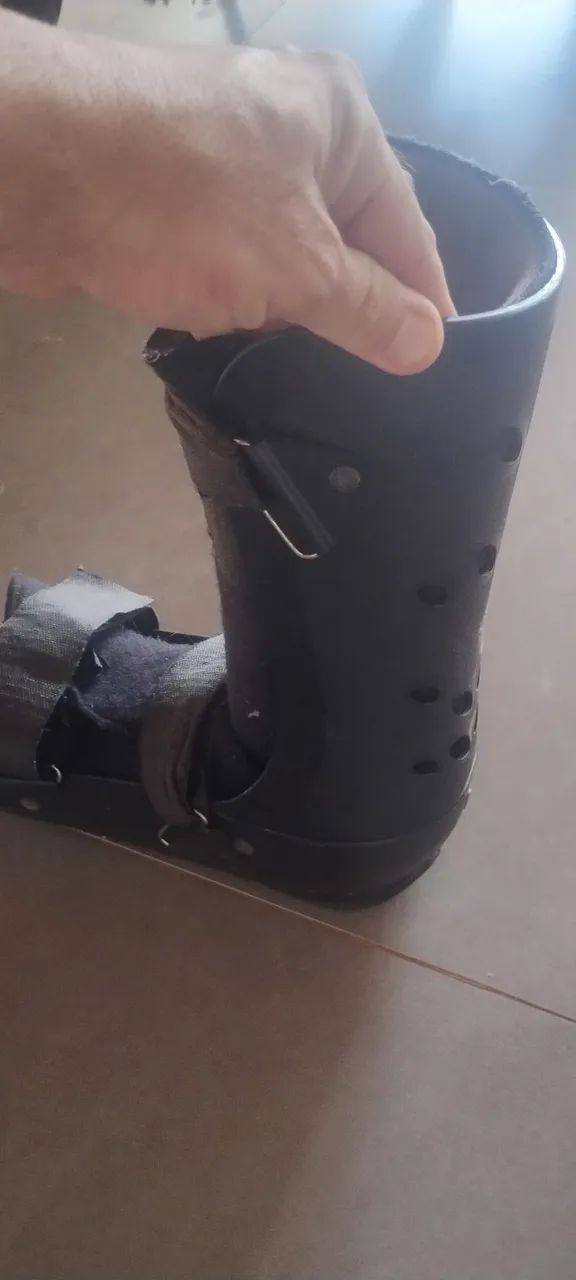 Bota ortopédica para imobilização de tornozelo