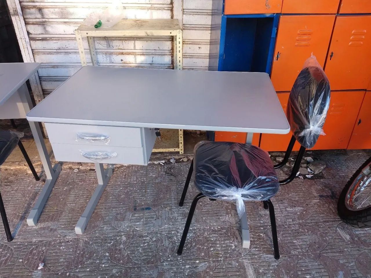 Birô 1.20 x 0,60 com duas gavetas R$390,00 - Foto 2