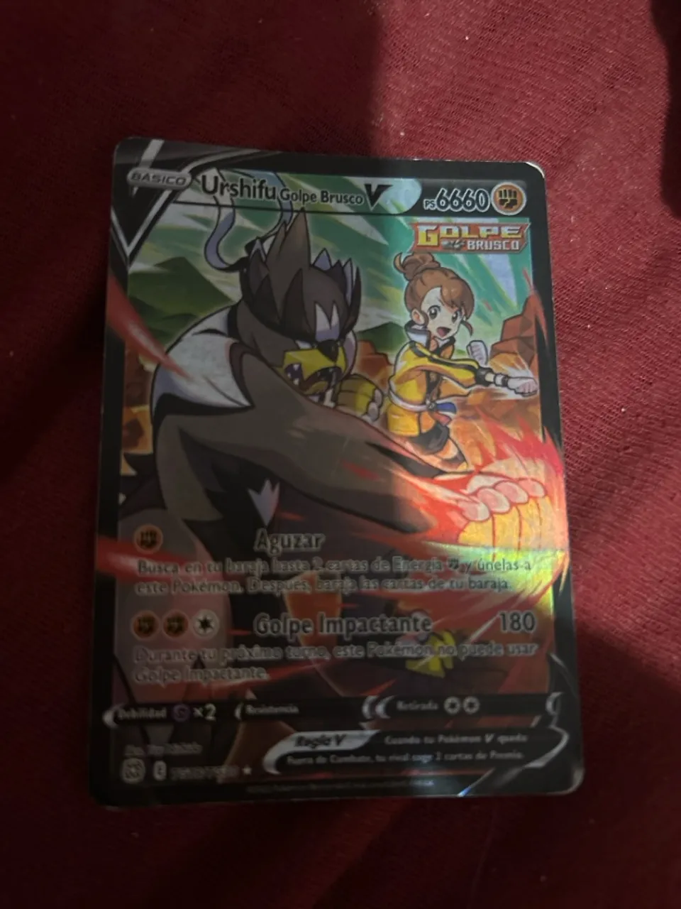 Carta Pokémon Urshifu Golpe Brusco V