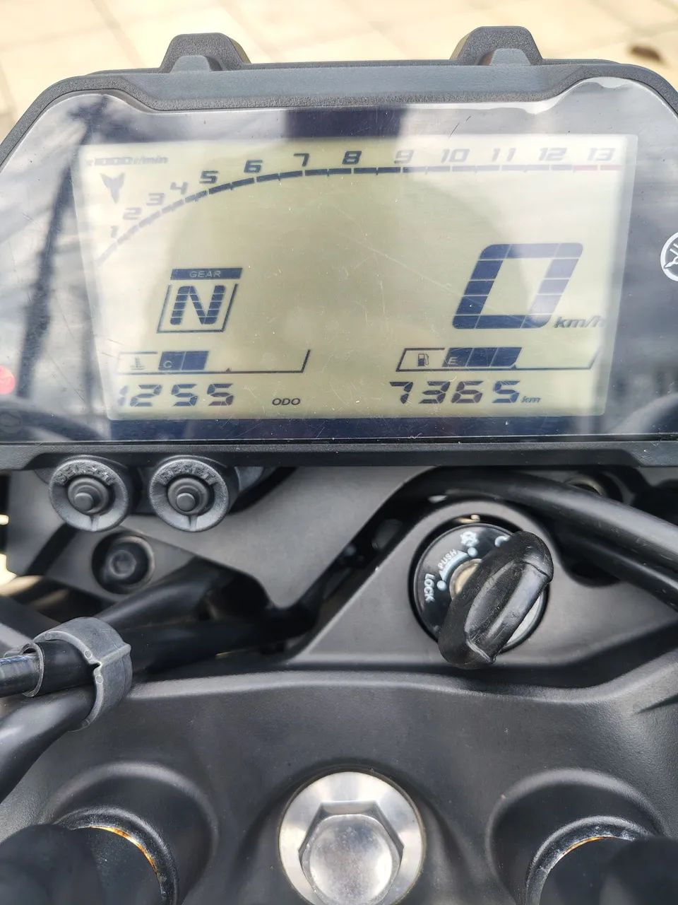 Mt03 c/ capacete na cor  - Foto 2