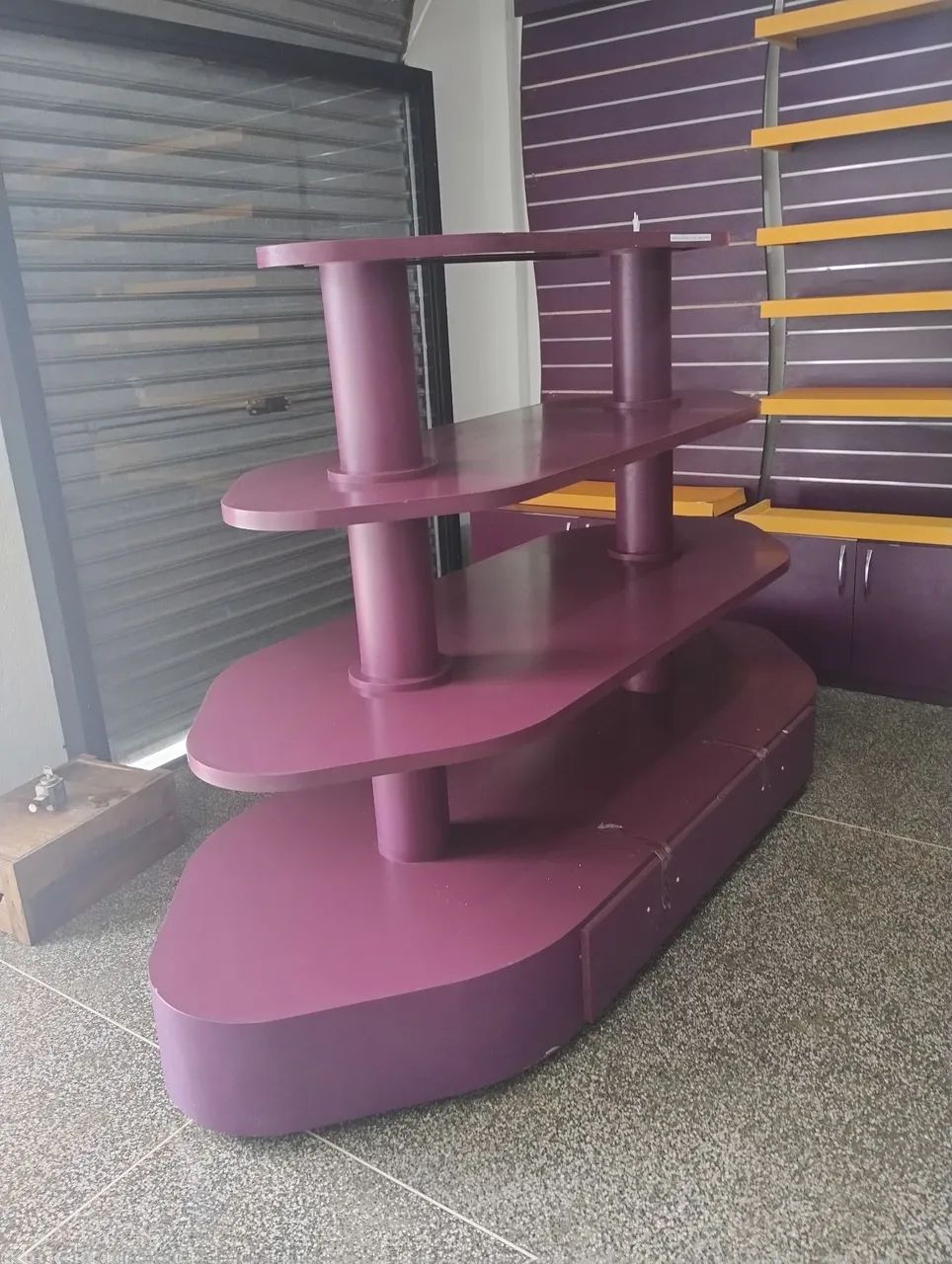Vendo 1 gôndola de centro 