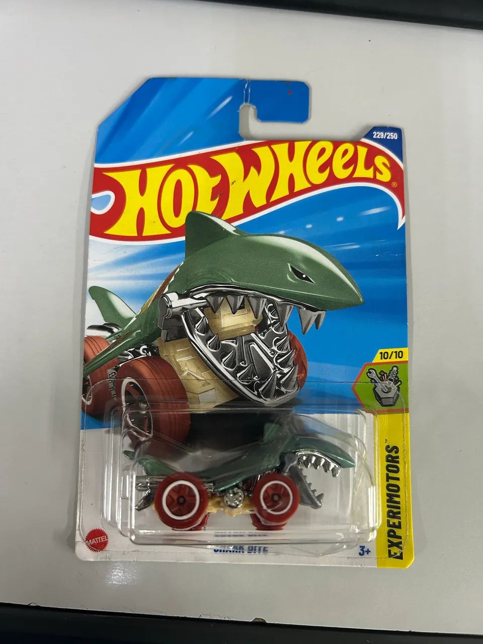 Hot Wheels Shark Bite (TREASURE HUNT) + brinde