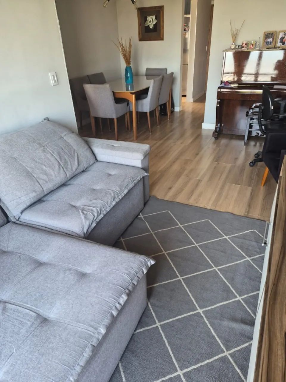 Sofá Retrátil  Cinza de linho - 2,40m - Conforto e Ótimo Estado! - Foto 3
