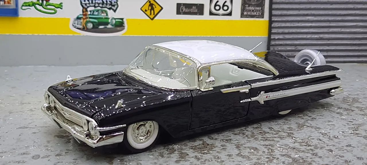 Jada toys 1:24 - Chevrolet Impala 1960 com Kit Continental