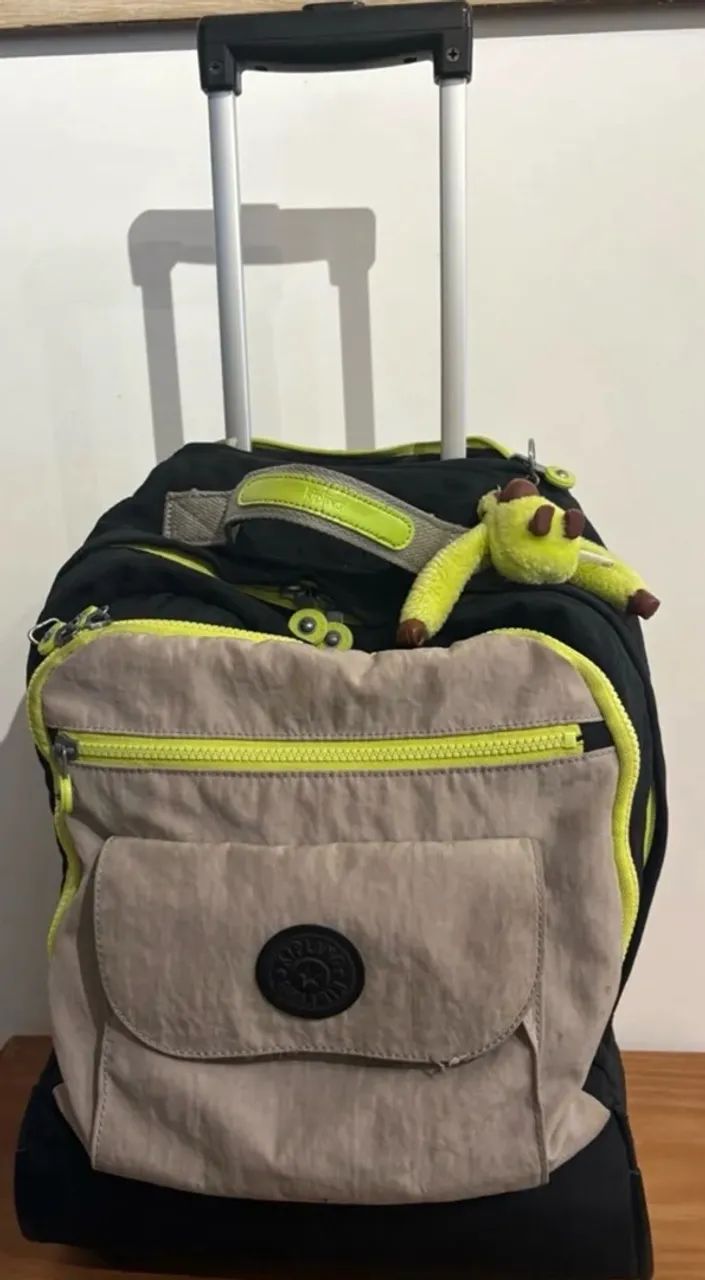 Mochila de rodinhas Kipling