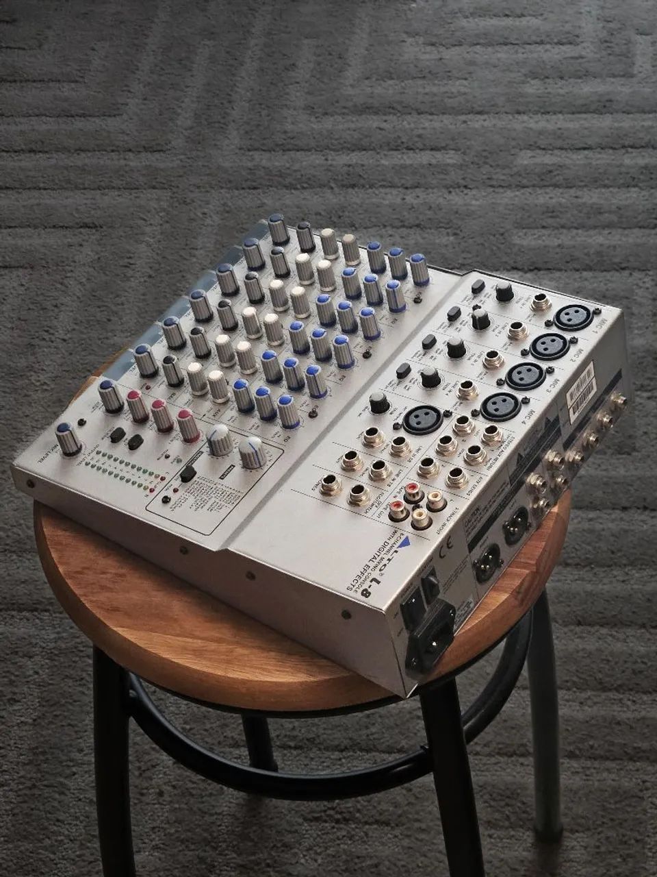 Mesa de som 8 canais com efeitos