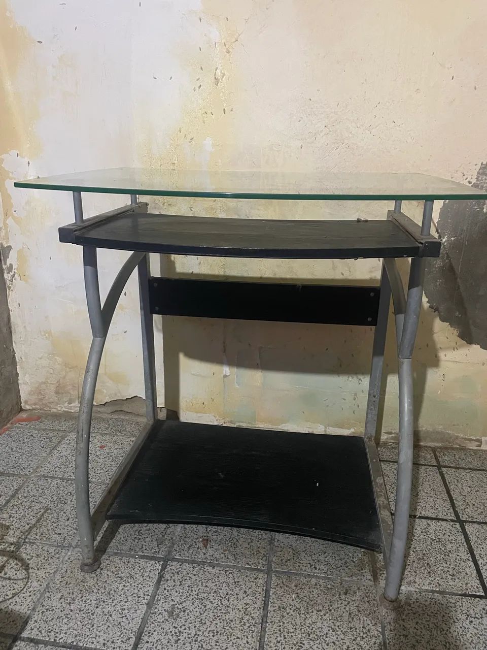 Mesa para computador semi nova  - Foto 3