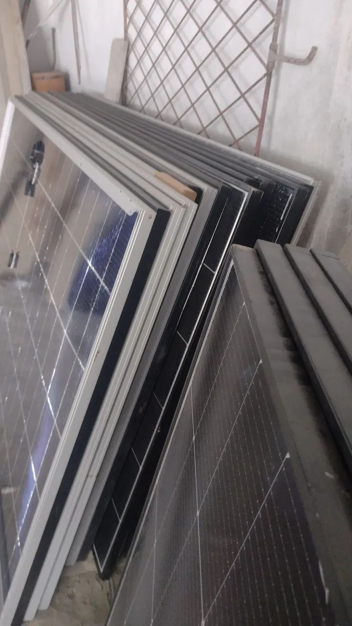 Placa solar  com avarias para sistema solar off grid  e ongrid funcionando perfeitamente 