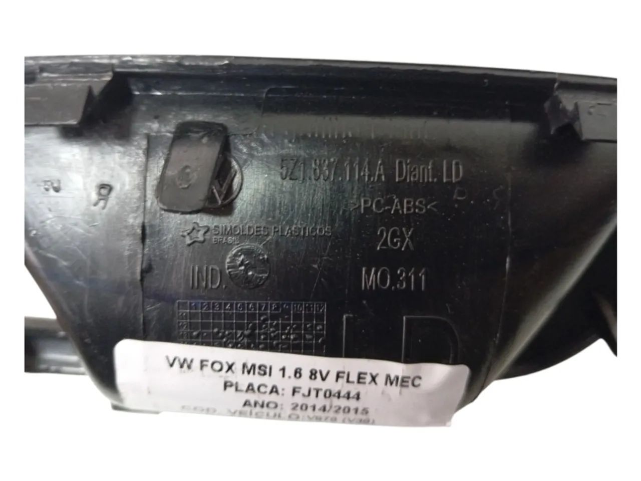 MOLDURA MAÇANETA DIANTEIRA DIREITA VOLKSWAGEN FOX 2015 - Peças