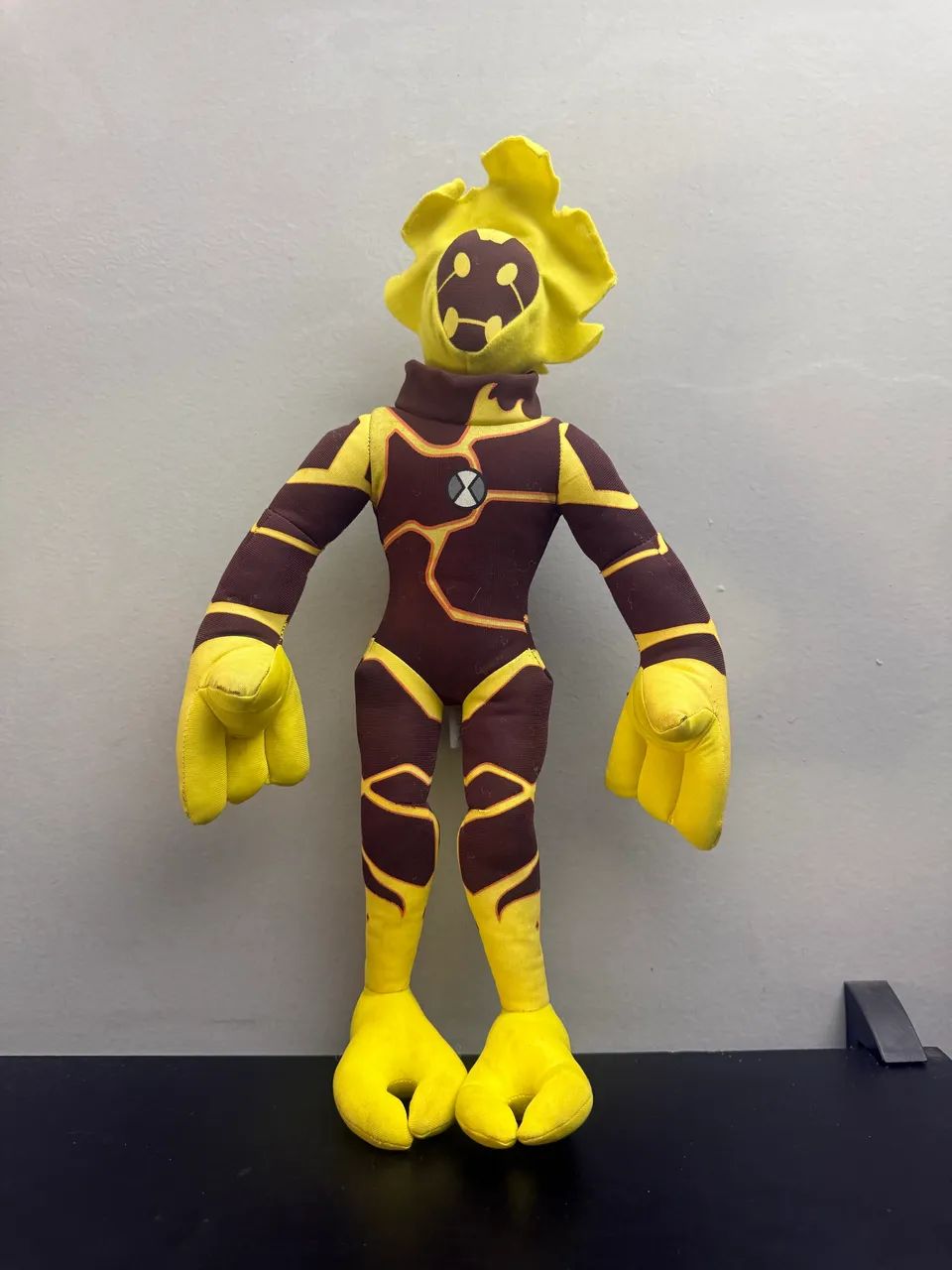 Boneco ben 10 pelucia chama
