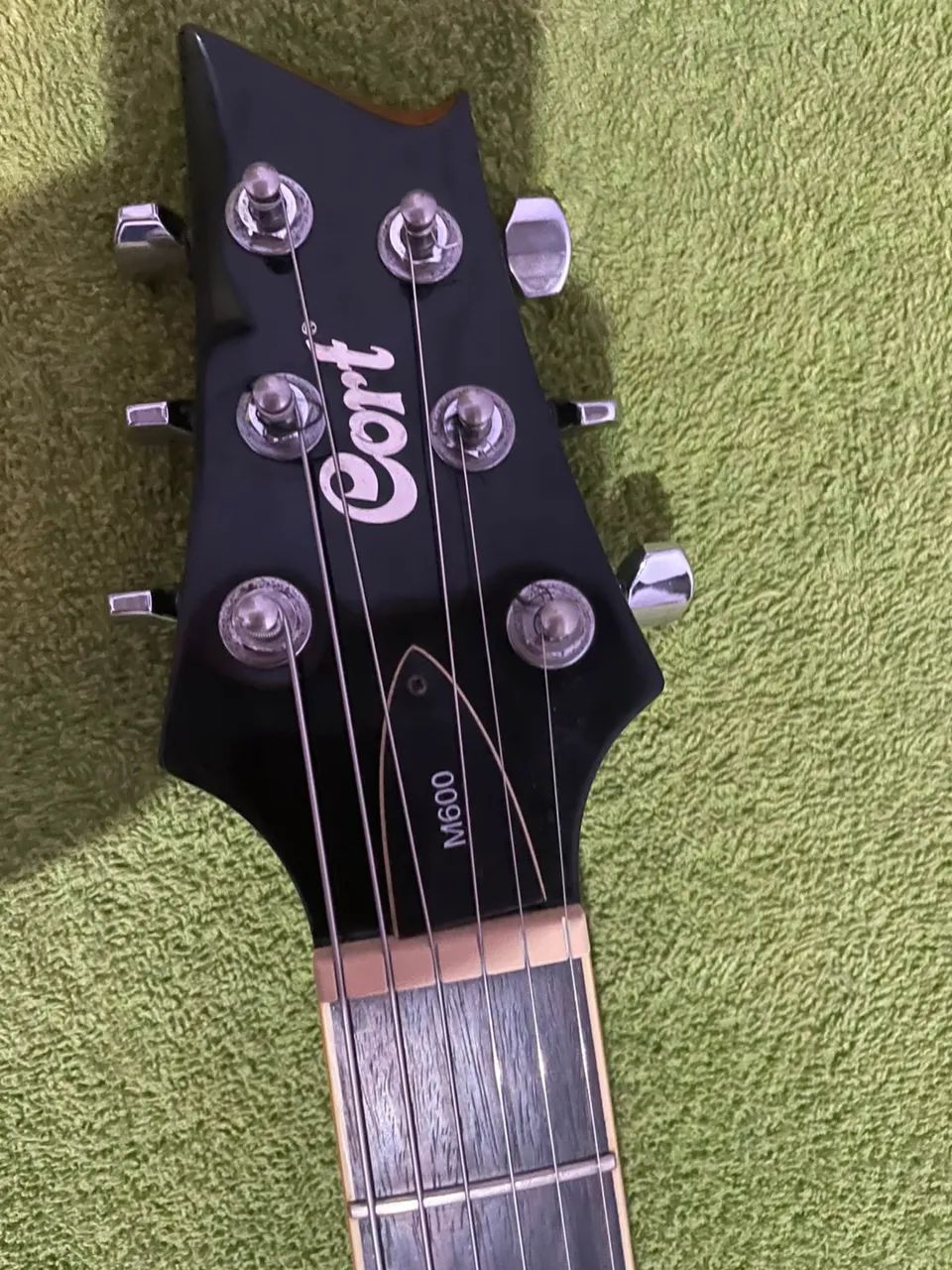 Guitarra Cort m600