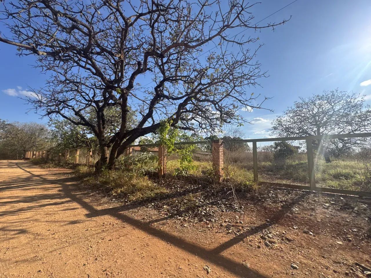 Chácara 20.000 m² com casa de 3 suítes a 2 km do centro de Funilândia - Foto 2