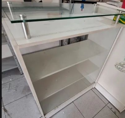 BALCÕES DE VIDRO BAIXO USADO