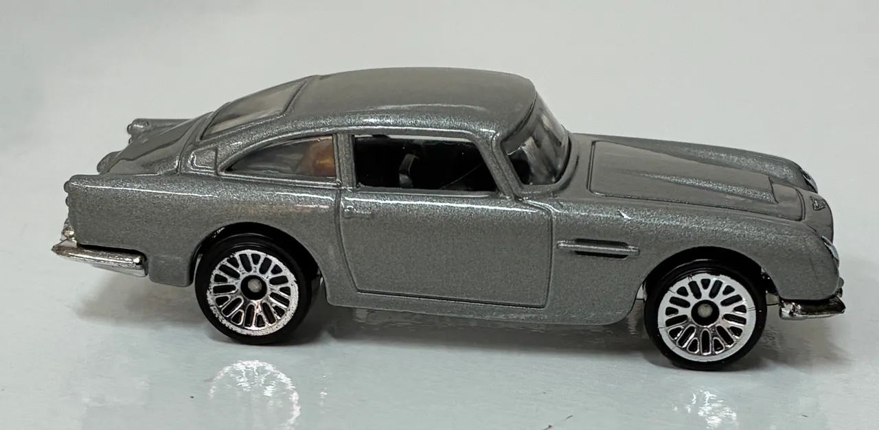 Aston Martin 1963 DB5 Hot Wheels 007
