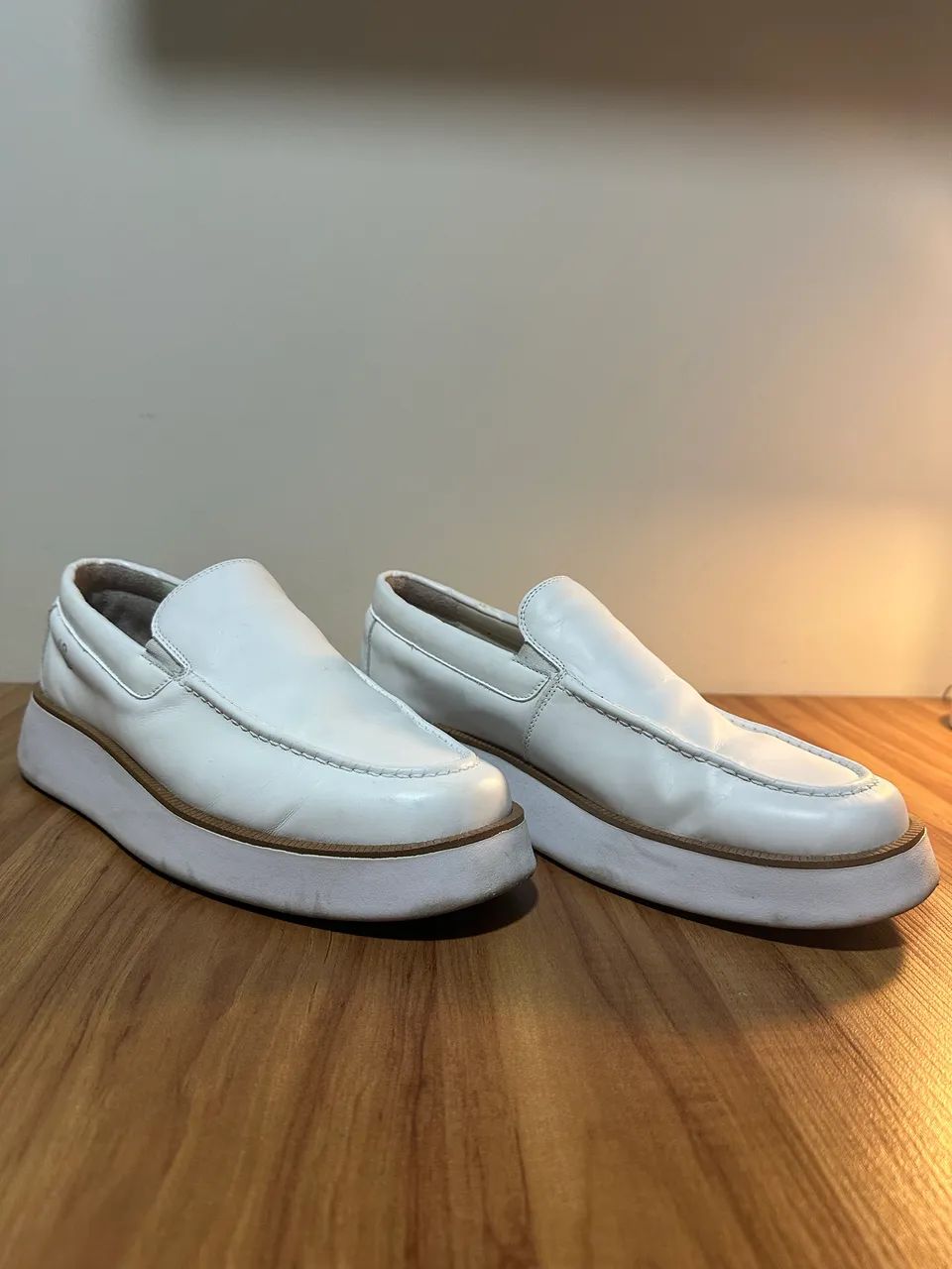 Sapato de Couro Branco