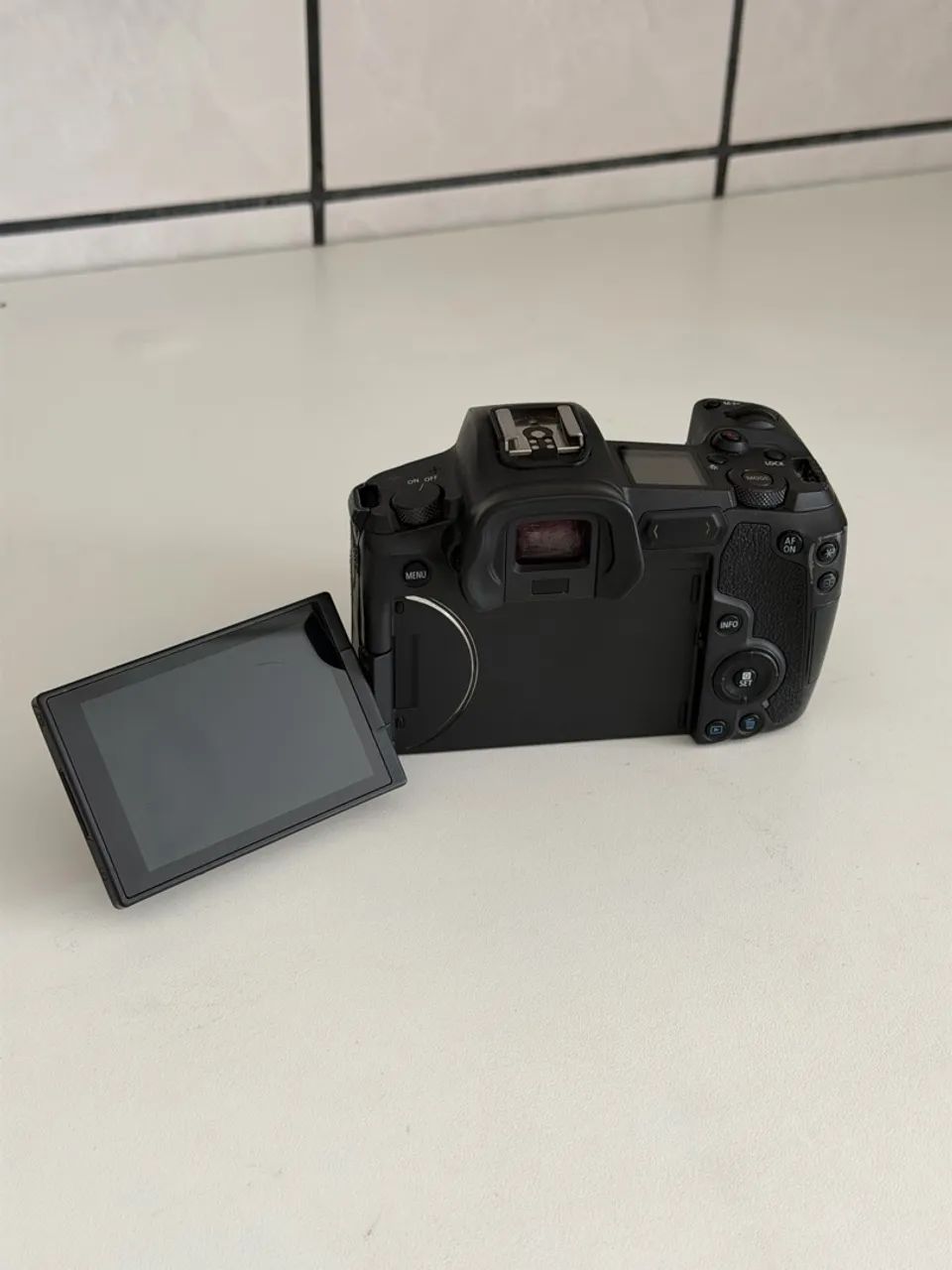 Câmera Canon Mirrorless EOS R - usada - Foto 4
