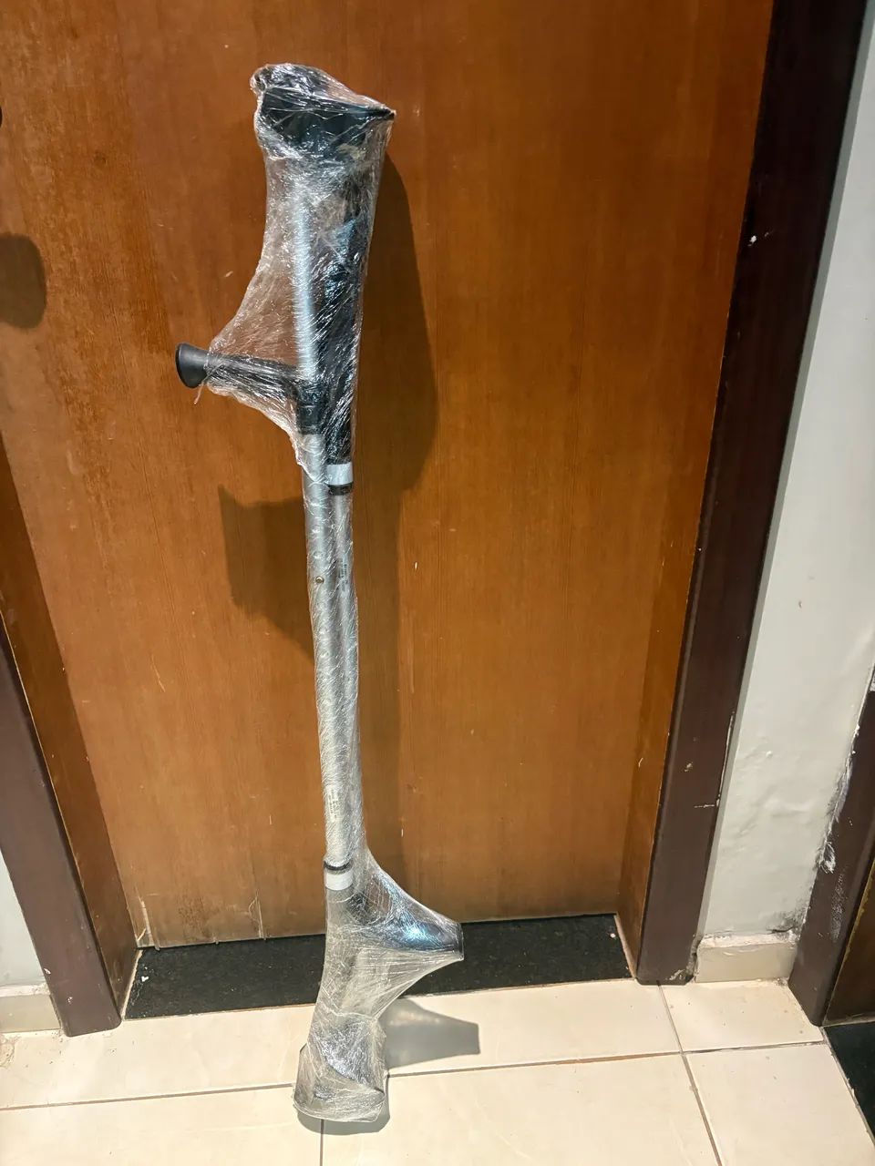 Muleta Canadense regulável 1 Par Cor Preta - Foto 3