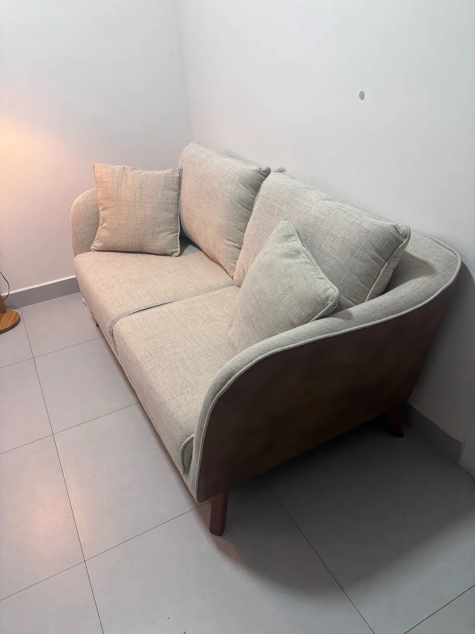 Sofá de linho bege com couro - Foto 3