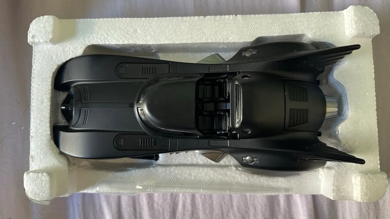 Batmovel 1:24 em diecast novo - Foto 4
